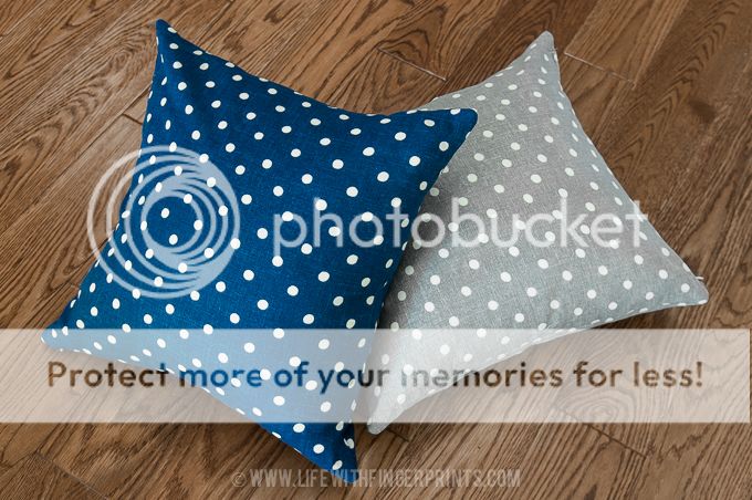 Life with Fingerprints: DIY, Make Pillows out of Napkins, Sew Pillows